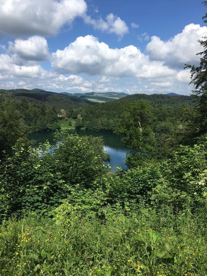 ホテル Auszeit Am Eifelsteig ダウン エクステリア 写真