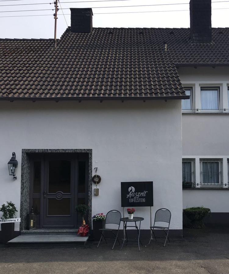 ホテル Auszeit Am Eifelsteig ダウン エクステリア 写真